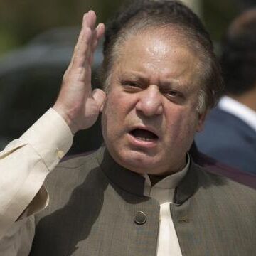 पाकिस्तान : नवाज शरीफ परिवार ने घोटाले के आरोप में हिरासत में बंद शाहबाज शरीफ से की मुलाकात