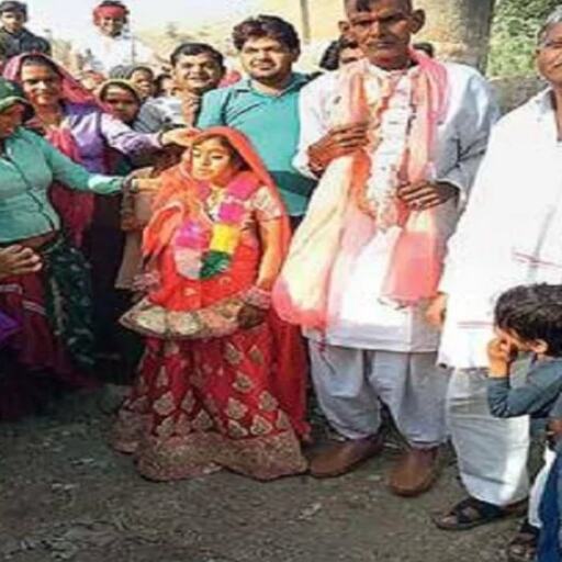 83 का दूल्हा 30 की दुल्हन, पहली पत्नी और दो बेटियां जमकर नाची, 12 गांवों को दावत