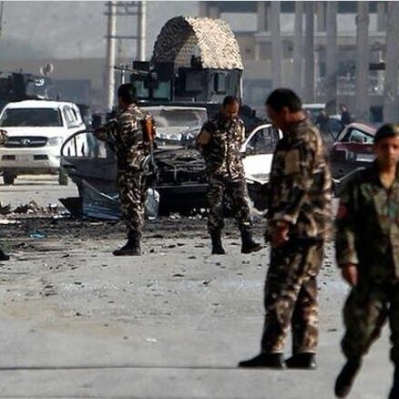 काबुल में रॉकेट हमला, सुरक्षाबलों और आतंकियों में मुठभेड़ जारी काबुल में रॉकेट हमला, सुरक्षाबलों और आतंकियों में मुठभेड़ जारी
