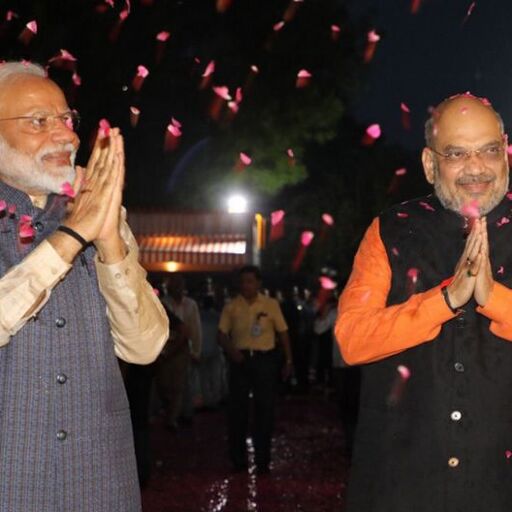 गुजरात में आज मोदी और शाह का अभिनंदन, मां हीराबेन का आशीर्वाद लेंगे प्रधानमंत्री