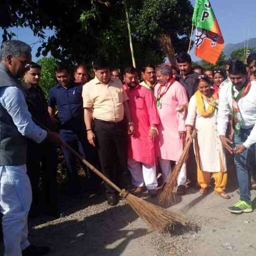 CM त्रिवेंद्र रावत ने कहा- विकास की सोच लेकर आगे बढ़ रही है सरकार CM त्रिवेंद्र रावत ने कहा- विकास की सोच लेकर आगे बढ़ रही है सरकार