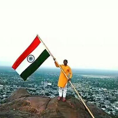 उत्तराखंड: बारिश भी रोक नहीं पाई देश भक्तों की राह, श्रद्धांजलि देने पहुंचे सैकड़ाें लोग