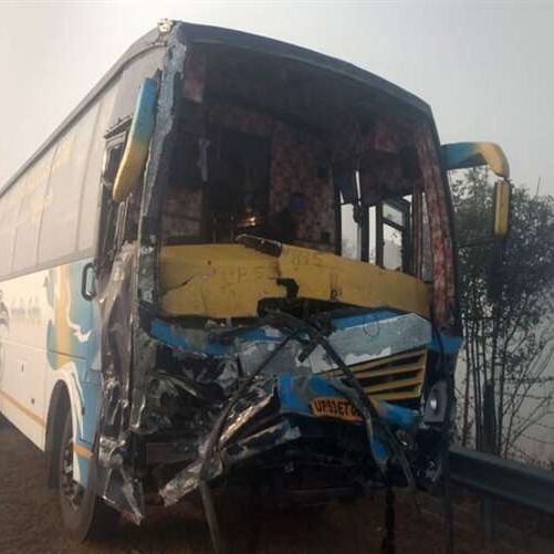 आधा दर्जन वाहनों की टक्कर में एक की मौत तथा एक दर्जन घायल