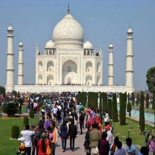 ताज पर भीड़ काबू करने को जल्द होगी नई व्यवस्था ताज पर भीड़ काबू करने को जल्द होगी नई व्यवस्था