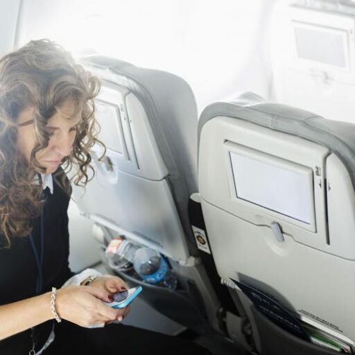 हवाई यात्रा के दौरान कर सकेंगे मोबाइल और इंटरनेट का प्रयोग,TRAI ने की सिफारिश