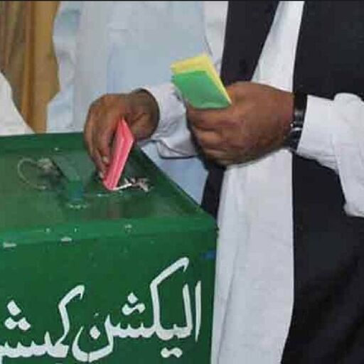 पाकिस्तान चुनाव : तख्तापलट में जुटी सेना, पोलिंग बूथ में जाने से वोटर्स को रोका