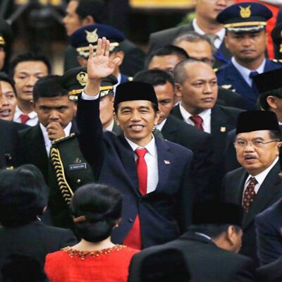 जकार्ता में हजारों लोगों के साथ सड़क पर इंडोनेशिया के राष्ट्रपति ने किया पोको-पोको डांस