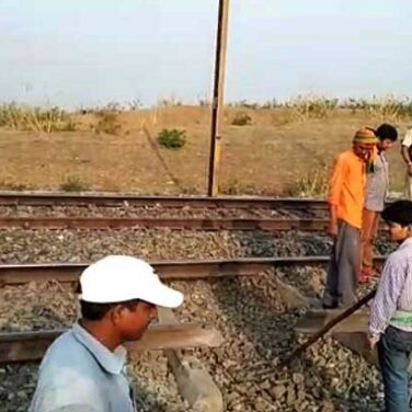 मुजफ्फरपुर-हाजीपुर रेलवे ट्रैक पर माओवादियों ने किया विस्फोट, तीन घंटे बाधित रहा रेल यातायात