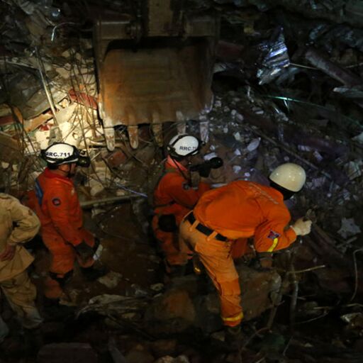 कम्बोडिया में धाराशाही हुई निर्माणाधीन इमारत, 17 लोगों की मौत की पुष्टि कम्बोडिया में धाराशाही हुई निर्माणाधीन इमारत, 17 लोगों की मौत की पुष्टि