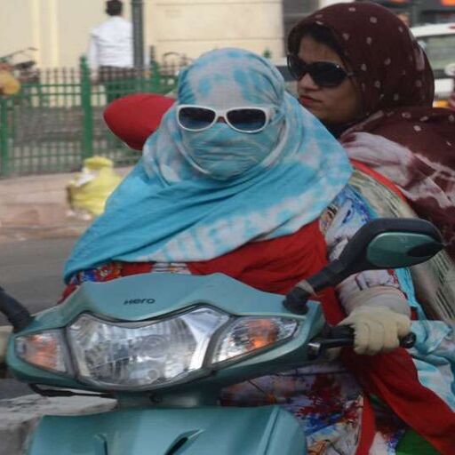 बेहाल करने देने वाली गर्मी और लू अब और अधिक सताने लगी है। आसमान से बरस रही आग से लोगों के हलक सूख रहे हैं