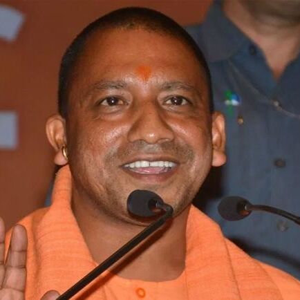 अंधविश्वास तोड़ योगी आज पहुंचेंगे नोएडा, पीएम के कार्यक्रम की तैयारियों का लेंगे जायजा