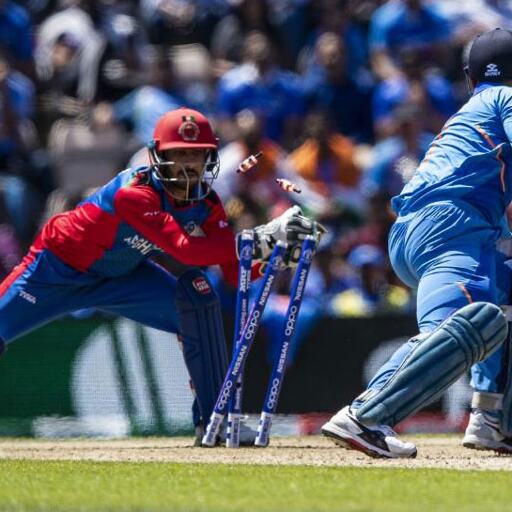 अपने वनडे करियर में दूसरी बार स्टम्प आउट हुए एमएस धोनी अपने वनडे करियर में दूसरी बार स्टम्प आउट हुए एमएस धोनी