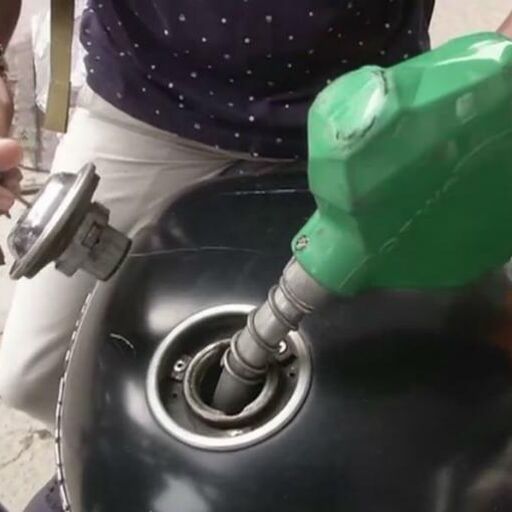 छह दिन बाद सस्ता हुआ पेट्रोल, डीजल में तेजी बरकरार, ये है आज का भाव