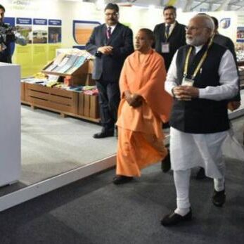 LIVE: PM मोदी ने किया UP इन्वेस्टर्स समिट का उद्घाटन, अंबानी-अडानी करेंगे बड़ा निवेश