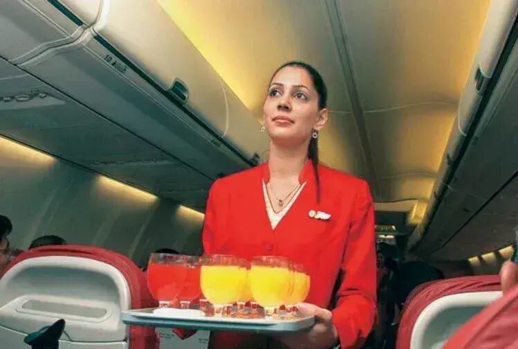 ये सब कुछ, लड़कियों को फ़्लाइट अटेंडेंट बनने से पहले करना पड़ता है…