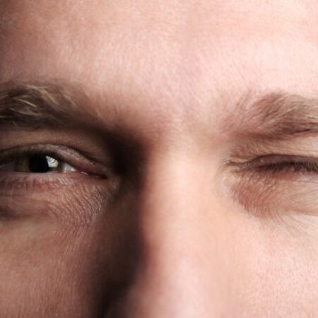 डेढ़ साल पहले मारी थी आँख अब हुई तीन साल की जेल डेढ़ साल पहले मारी थी आँख अब हुई तीन साल की जेल