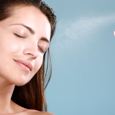 लाभकारी: FACE MIST के फायदे, चेहरे के लिए है...