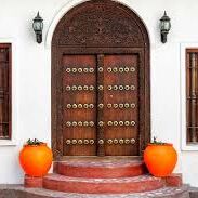 घर का दरवाजा खोलते समय घटी ऐसी घटना...