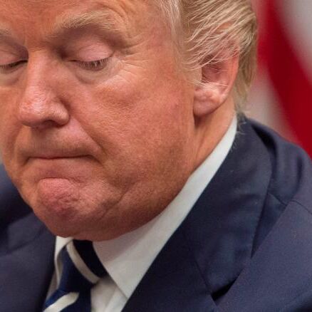 शटडाउन ने लगाया ट्रंप की पार्टी पर ब्रेक, ओवल ऑफिस में बिताया पूरा दिन