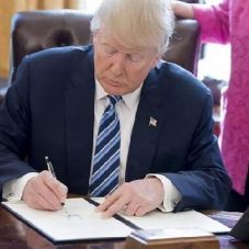 पाकिस्तान से नाराज है अमेरिका, रोकी 1.66 अरब डॉलर की सहायता राशि पाकिस्तान से नाराज है अमेरिका, रोकी 1.66 अरब डॉलर की सहायता राशि