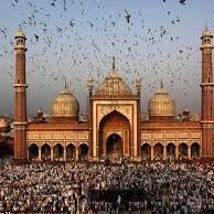 सऊदी अरब में ईद आज, जानें भारत में कब दिख सकता है चांद