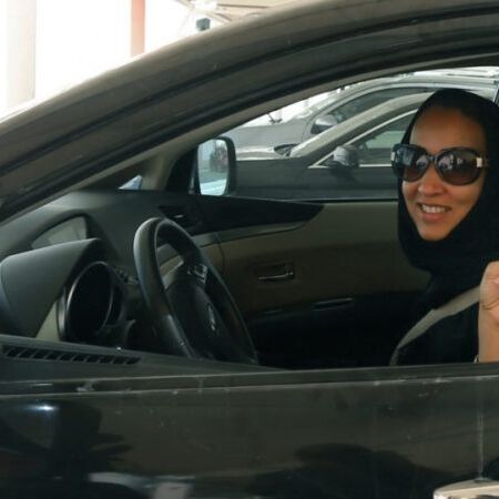 अब सऊदी अरब में भी ड्राइविंग कर सकेंगी महिलाएं, आया बड़ा ऐतिहासिक फैसला