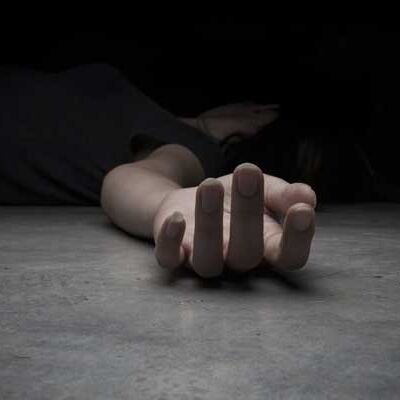 13 साल की बेटी ने कर दिया ऐसा कांड, पिता ने जहर खाकर दे दी जान