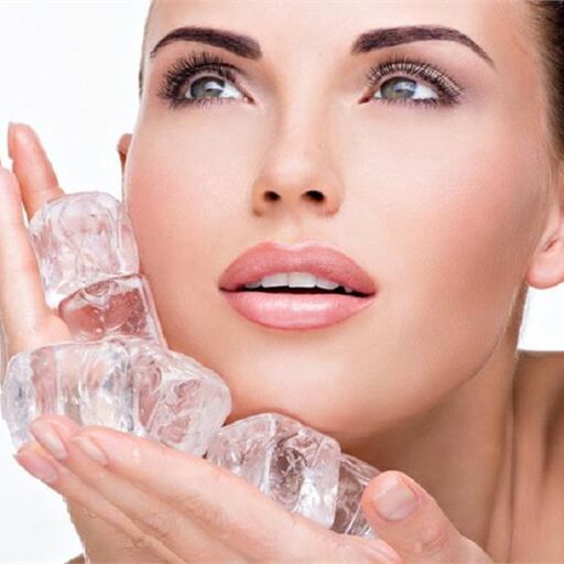 चेहरे में इंस्टैंट निखार लाता है बर्फ का एक टुकड़ा