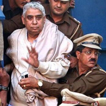 सजा सुनते ही फूट-फूट कर रोया रामपाल, जज से बोला- कुछ रहम करो