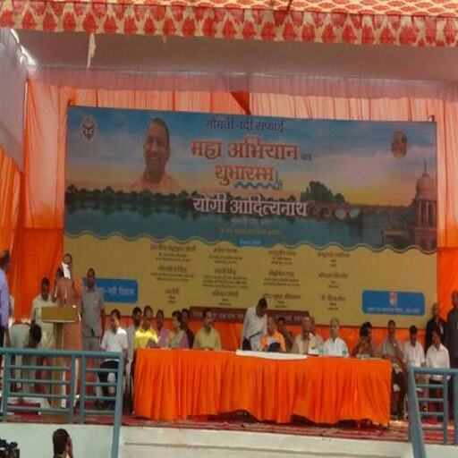 7500 कर्मचारी और CM योगी संग शुरू किया गया गोमती सफाई अभियान