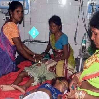 चमकी बुखार से 108 बच्चों की मौत के बाद मुजफ्फरपुर पहुंचे CM, लगे नीतीश गो बैक के नारे चमकी बुखार से 108 बच्चों की मौत के बाद मुजफ्फरपुर पहुंचे CM, लगे नीतीश गो बैक के नारे