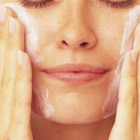 फेसवॉश भी चेहरे के लिए हो सकता है खतरनाक...