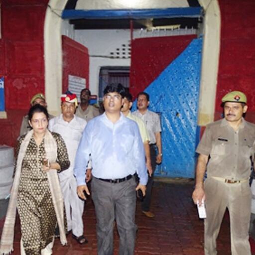 जेल में चाकू और मोबाइल मिले, डीएम ने लिया सुनील राठी और सुभाष ठाकुर की बैरकों का जायजा