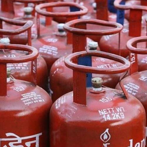 महंगाई का झटका: घरेलू सिलेंडर 31 रुपये, व्यावसायिक सिलेंडर 47 रुपये महंगा