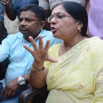 मुजफ्फरपुर कांड: लापता पूर्व मंत्री के घर समेत कई ठिकानों पर पुलिस ने मारा छापा मुजफ्फरपुर कांड: लापता पूर्व मंत्री के घर समेत कई ठिकानों पर पुलिस ने मारा छापा