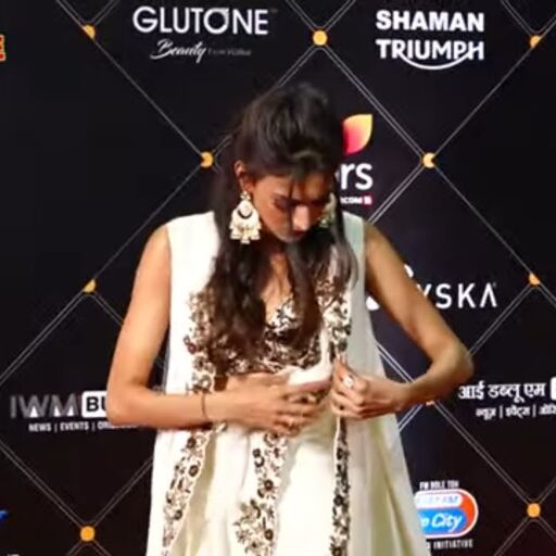 पार्टी में सेक्सी अंदाज में पहुंची कसौटी... की प्रेरणा पार्टी में सेक्सी अंदाज में पहुंची कसौटी... की प्रेरणा