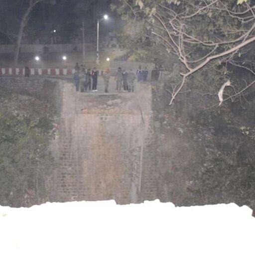 देहरादून में 115 साल पुराना पुल टूटा, दो लोगों की मौत