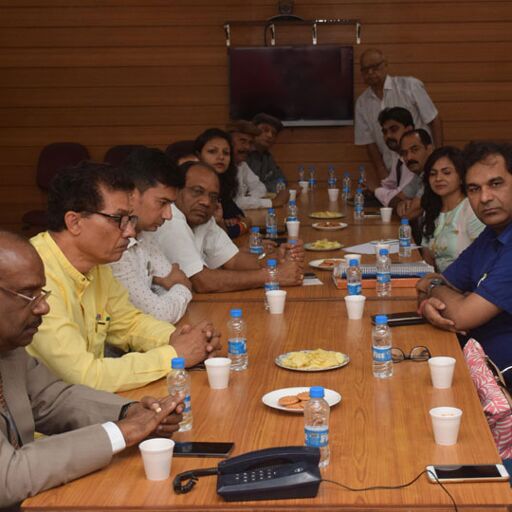 UP राउंडटेबल कॉन्फ्रेंस में सरकारी-गैर सरकारी अस्पतालों के चिकित्सकों ने की बैठक