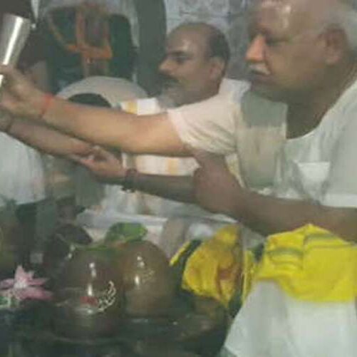 UP: अटल बिहारी वाजपेयी के लिए हवन-पूजन के साथ रुद्राभिषेक तथा दुआ का जोर