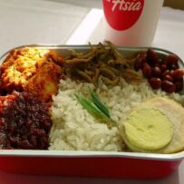 बेहद अजीब: इस शख्स के खाना खाते वक्त दांतों में फंसी ऐसी चीज, एक दिन में बन गया करोड़पति