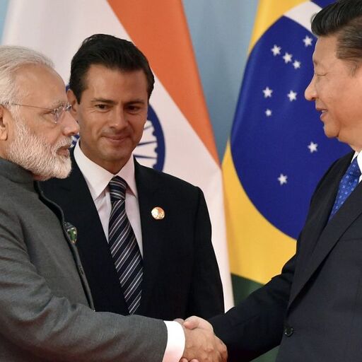 भारत और चीन एक-दूसरे के लिए खतरा नहीं: शी जिनपिंग भारत और चीन एक-दूसरे के लिए खतरा नहीं: शी जिनपिंग