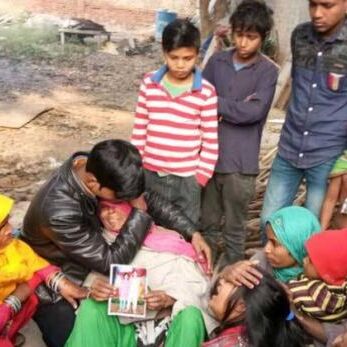 नोएडा: पेड़ पर लटकी मिली दो सगी बहनों की लाश, रिश्तेदार पर हत्या का आरोप