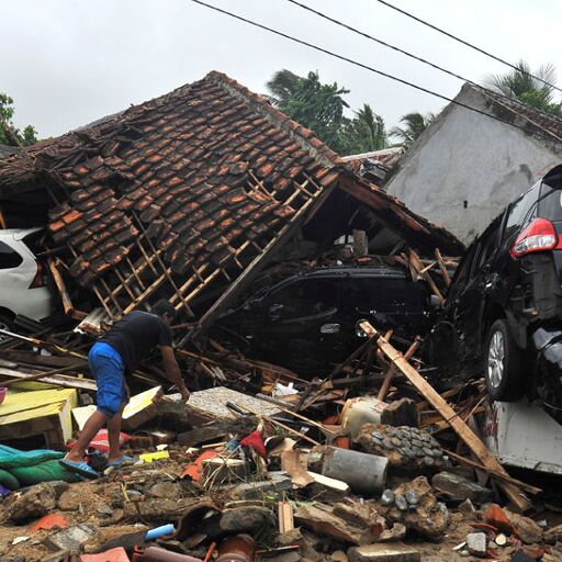 इंडोनेशिया में सुनामी से मरने वालों की संख्या 281 हुई, 1000 से अधिक लोग घायल