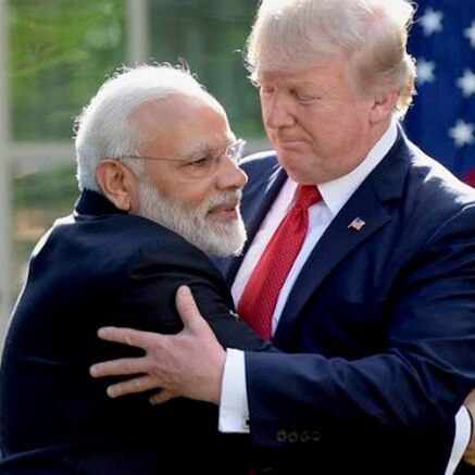 अमेरिकी राष्ट्रपति डोनाल्ड ट्रंप बोले- मैं प्रधानमंत्री मोदी का बहुत सम्मान करता हूं अमेरिकी राष्ट्रपति डोनाल्ड ट्रंप बोले- मैं प्रधानमंत्री मोदी का बहुत सम्मान करता हूं