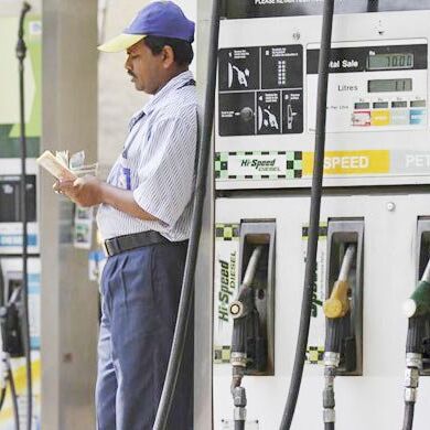 फिर सस्ता हुआ पेट्रोल और डीजल, नए साल में महंगा हो सकता है तेल