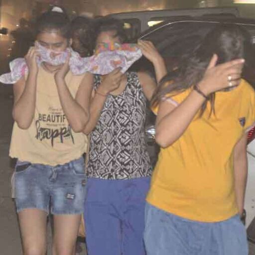 दून में चली धूल भरी आंधी, बारिश और ओलावृष्टि की चेतावनी दी दून में चली धूल भरी आंधी, बारिश और ओलावृष्टि की चेतावनी दी