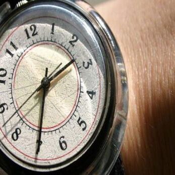 अपनी राशि से जानें, किस वजह से आप होते हैं लेट?