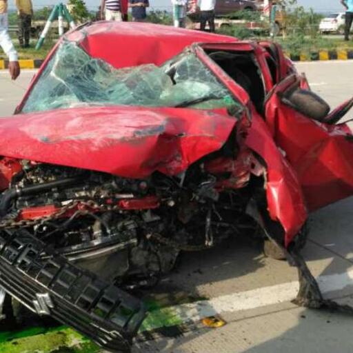 मथुरा: यमुना एक्सप्रेसवे पर दर्दनाक हादसा, 4 लोगों की मौके पर मौत, दर्जनों लोग घायल