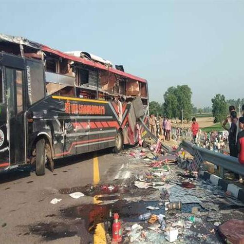 बना बेहद खतरनाक, उन्नाव में बस पलटने से पांच की मौत बना बेहद खतरनाक, उन्नाव में बस पलटने से पांच की मौत