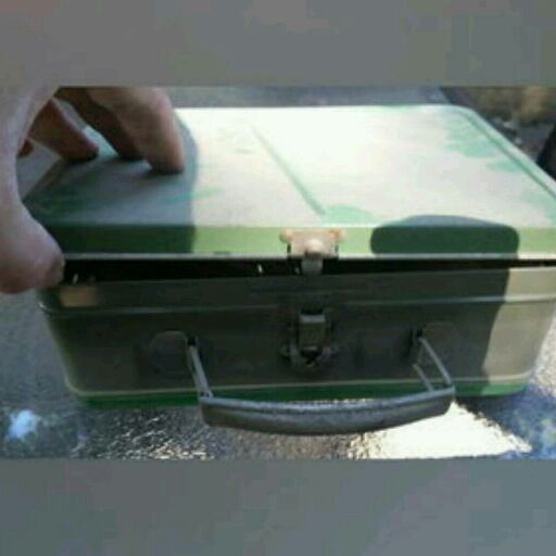 65 साल से कबाड़ में पड़े लंचबॉक्स ने ऐसे बना दिया लखपति